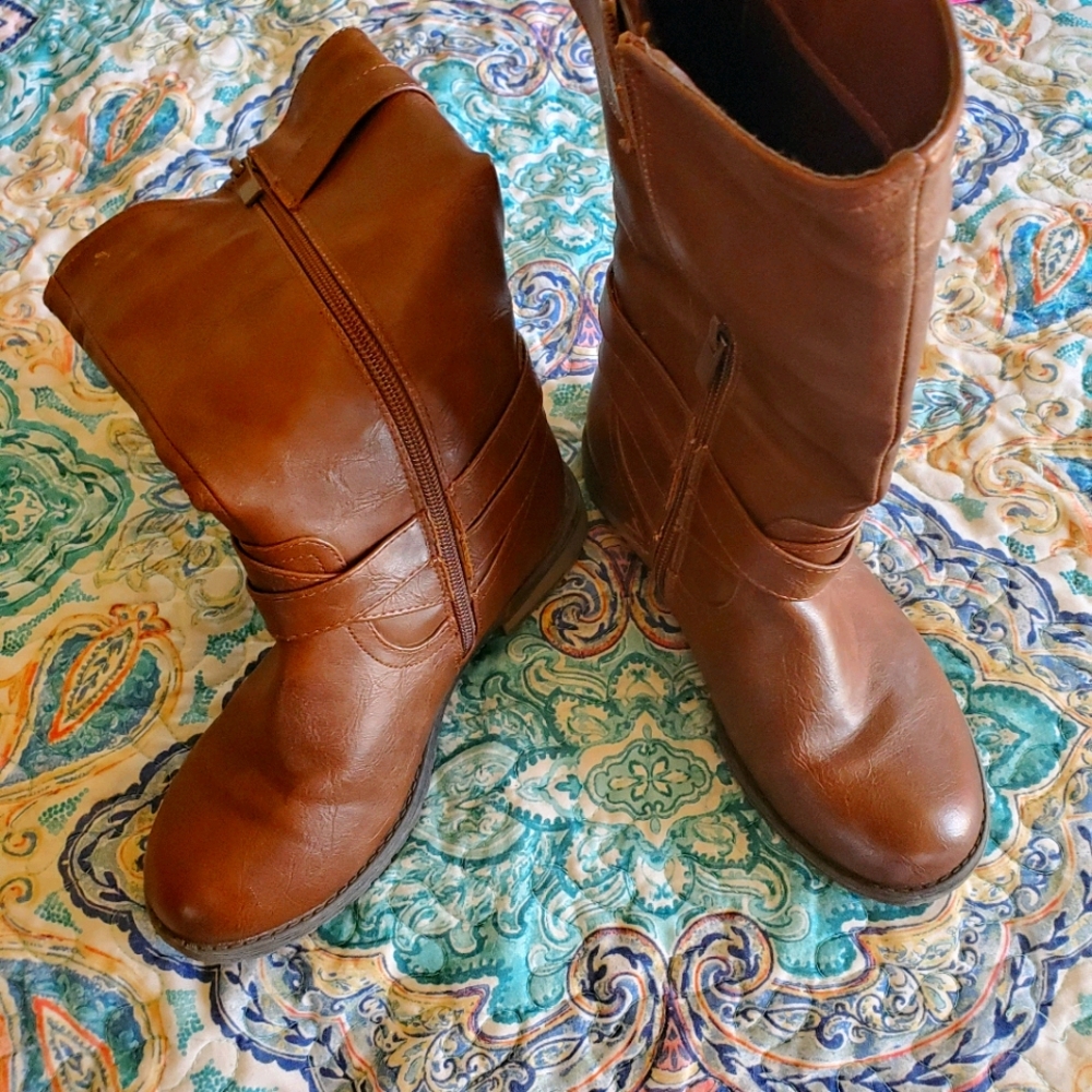 Brown Boots with Buckle